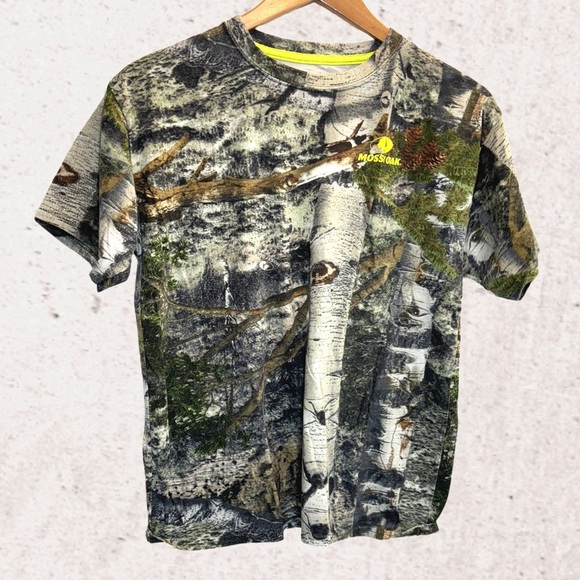 Mossy Oak Green and Brown Short Sleeve Tee - Picture 1 of 3